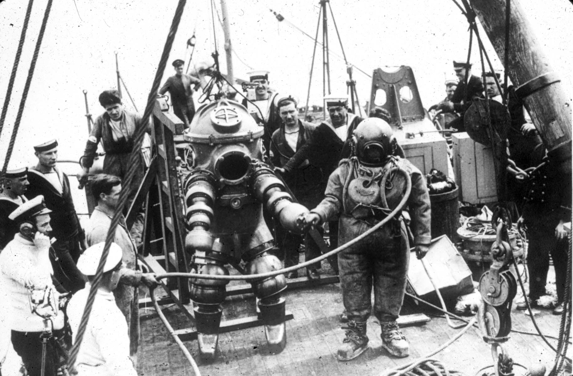 Diver Jim Jarrett in the one-atmosphere Tritonia suit. Public domain image.